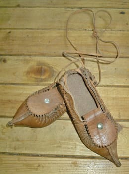 Vintage natural leather slippers