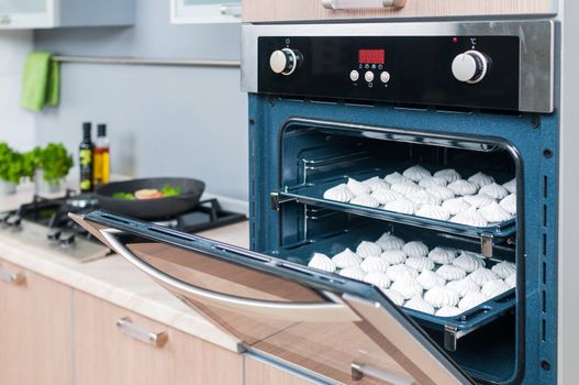 Fresh cream meringues are ready for baking.