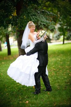 bride and groom in the park