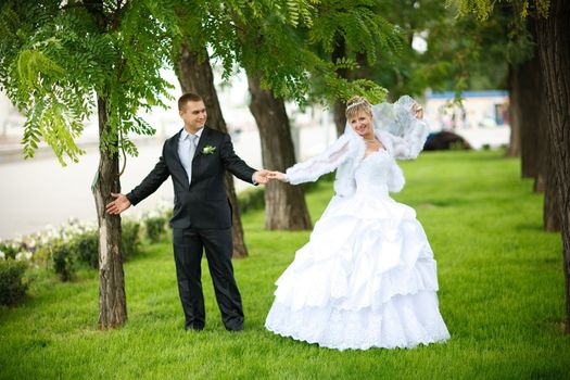 bride and groom kissing in the park