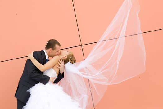 dance of bride and groom