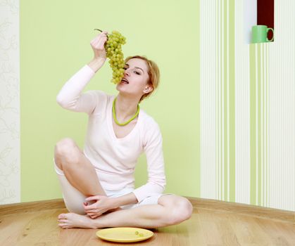 An image of a girl with a bunch of grapes