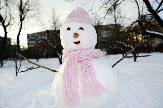 An image of perfect snowman in pink