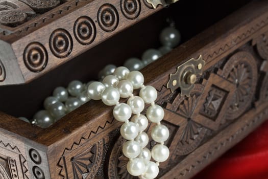 Peals in the wooden box