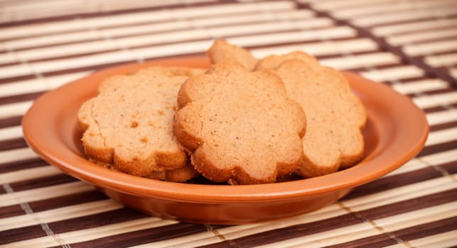 dish of cinnamon cookies on bamboo napkin