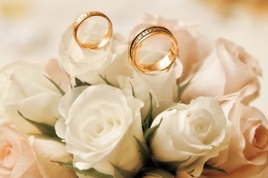 wedding rings with bouquet