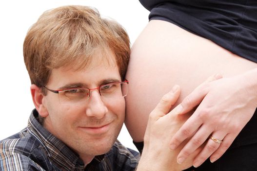man kissing pregnant wife's belly