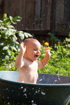 outdoor baby bathing