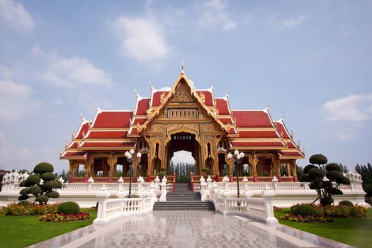 Thai pavilion in the sky is clear the clouds pretty clear the air.