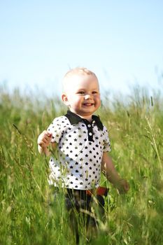 boy joy in green grass