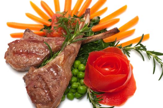 Grilled lamb chops with vegetables