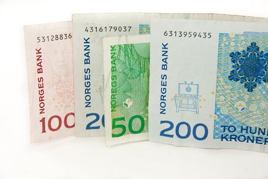 Picture of some norwegian money, three notes at 200, 100 and 50