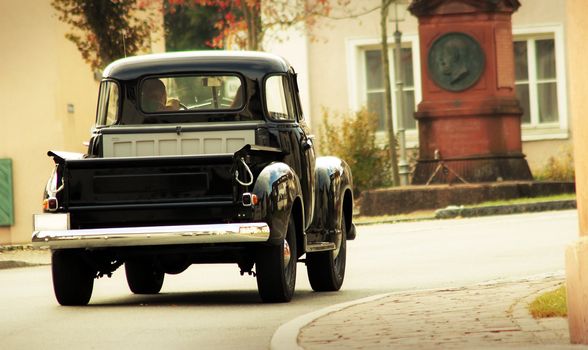 black old-timer pick up in retro look design