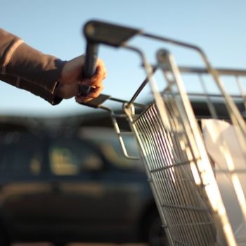 take cart in hands go shoping