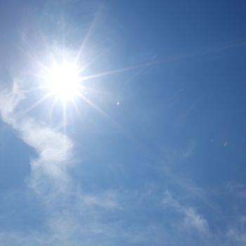 sun in blue day sky