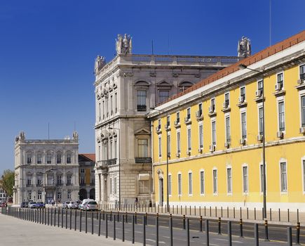 Famous arch at the Praca do Comercio showing Viriatus, Vasco da Gama, Pombal and Nuno Alvares Pereira