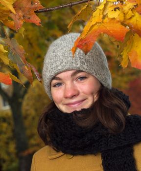 Young girl portrait in Autumn Environment