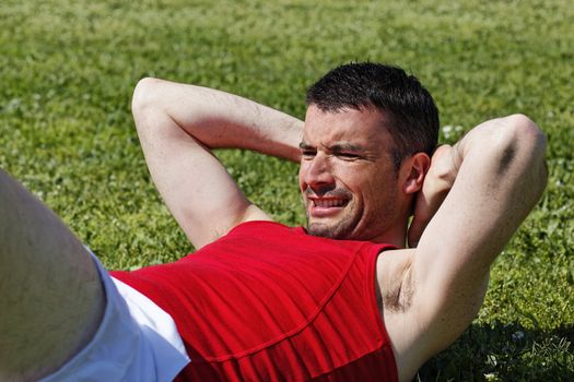 Man make abs exercise in a park