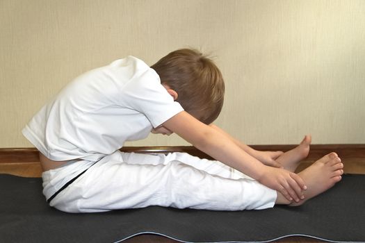 Baby yoga at home 