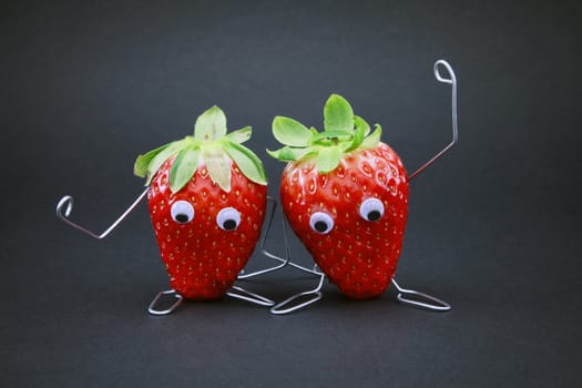 Characters made ​​with strawberries and wire