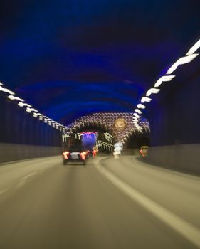 Moving traffic in a car tunnel