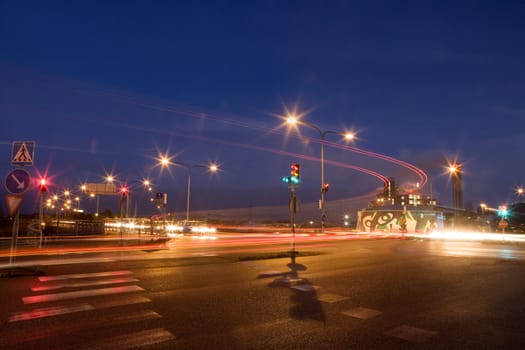 Stoplights in a crossing at night