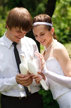 bride and groom with pigeons