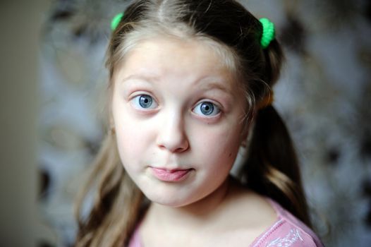 An image of a surprised little girl indoors