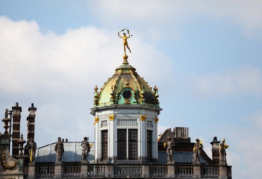 Detail of roof and gold statues on roof of Maison du Roi d Espagne in Grand Place Brussels