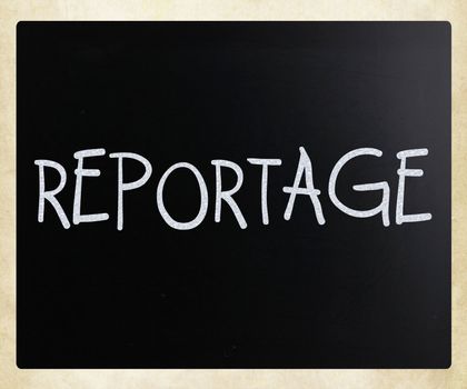 "Reportage" handwritten with white chalk on a blackboard