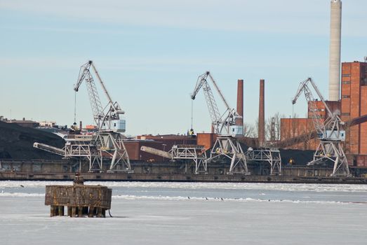 Loading of coal in the port city of Helsinki.