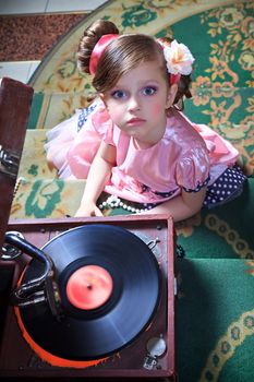 Girl in pink with a gramophone. Shooting from the top.