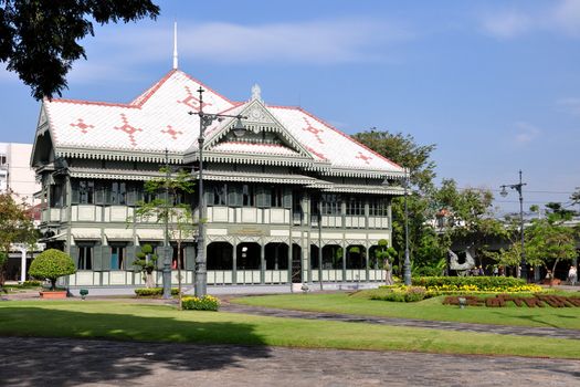 Suan Hong Residential Hall preserves a record of the milestones in the lives of King Bhumipol and the Crown Prince, a historical record that would be a legacy for generations to come.
