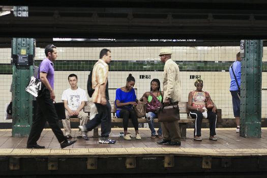 People waiting in the subway in New York