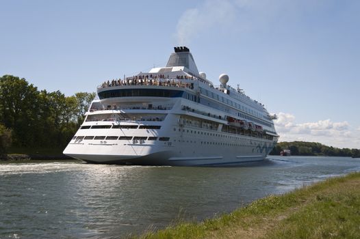 cruiser in kiel canal
