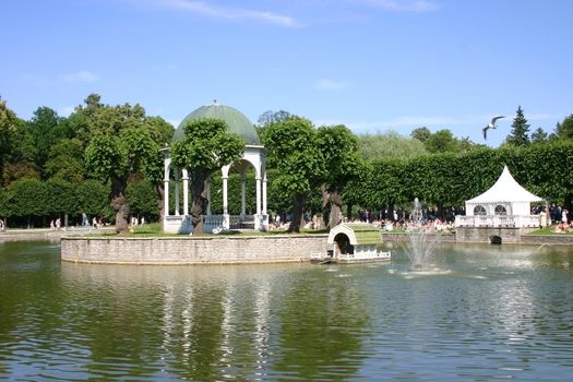 Rest at a pond, where arbors, a fountain people and seagulls