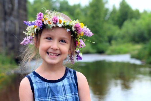 girl in the wreath with a bouquet of daisies.