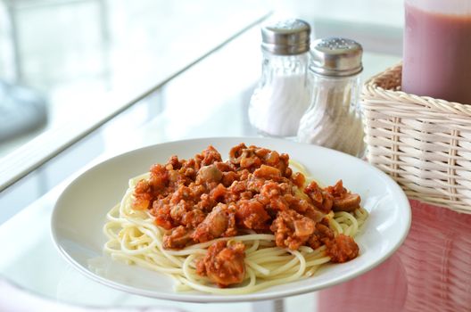 spaghetti with pork , mushroom and tomato sauce