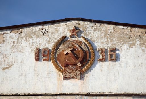 Coat of arms of the USSR on the facade of the old barracks. 1936