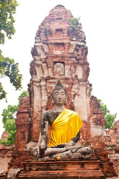 Sitting Buddha statue in Wat Phra Si Rattana Mahathat Temple Ayutthaya , Thailand.