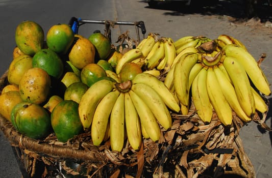 hamper with bananas and mango