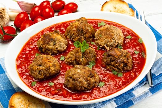 meatballs with tomato sauce and mint