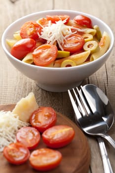 pasta with tomatoes and salami 