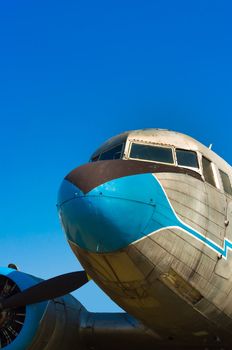 Close up view of a propeller airplane