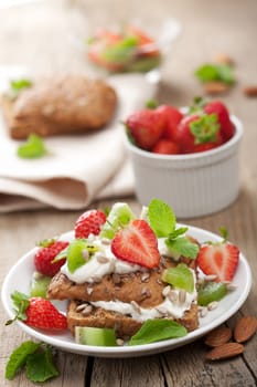 bread with cottage cheese and berries 