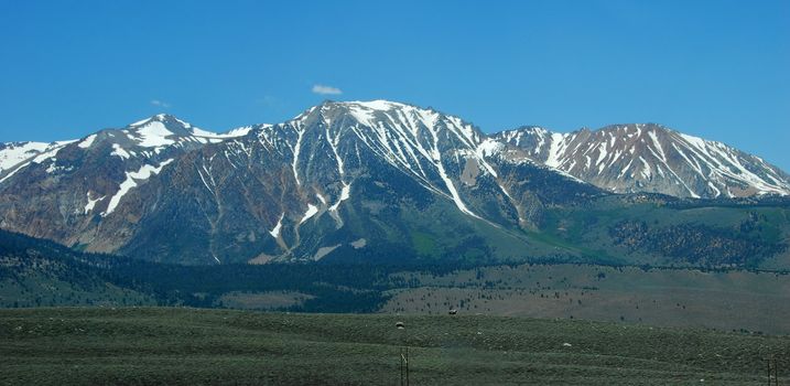 snow capped mountain landscape at mammoth lakes california