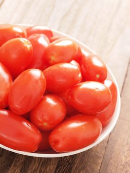 bowl of roma tomatoes