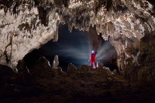 Fânaţe cave exploration by man