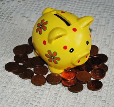 50 øre coins and yellow piggybank