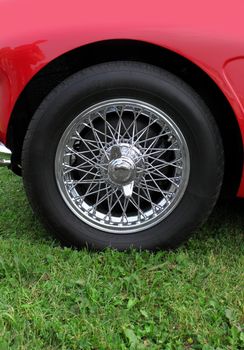 Shiny chromed spoke wheel of a classic sports car